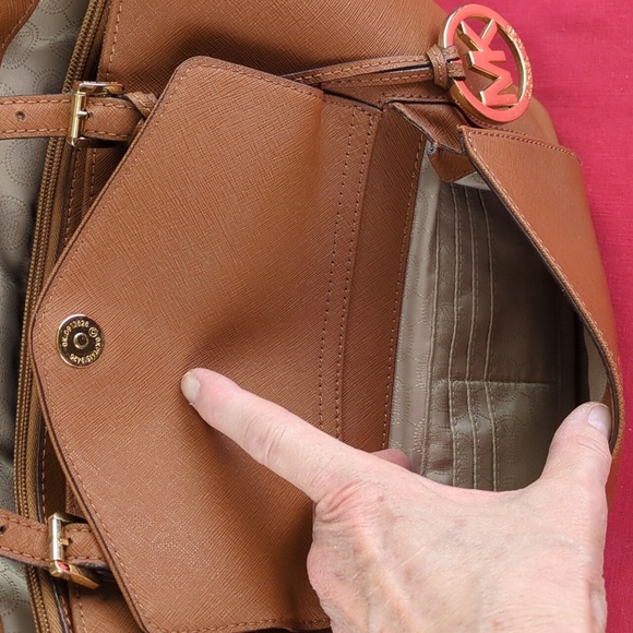 Michael Kors Large Jet Set Tote In Camel Saffiano Leather - Picture 7 of 15